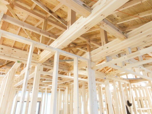 建設中の木造住宅の屋根構造